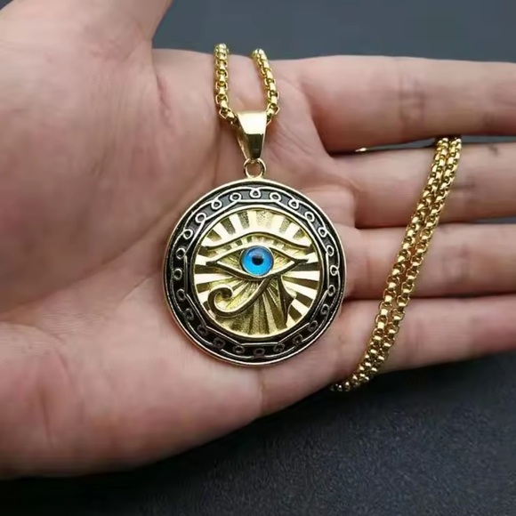 Eye of Horus Ancient Green Mythology Gold Medallion Pendant Necklace - Picture 4 of 4